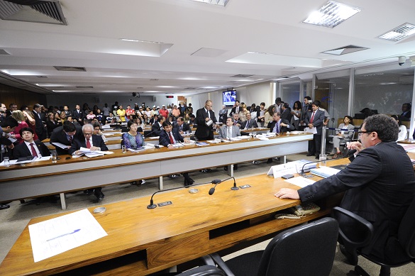 Sessão da Comissão de Constituição, Justiça e Cidadania do Senado que aprovou nesta quinta-feira (27) a PEC do Trabalho Escravo (Foto: Geraldo Magela/Agência Senado)