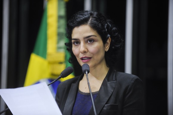 Letícia Sabatella lê carta do Movimento Humanos Direitos no Senado Federal contra a tentativa de descaracterizar o que é trabalho escravo. Foto: Marcos Oliveira/Agência Senado